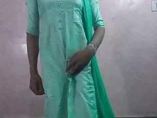 Meri Komal Bhabhi Ki Sexy Patiyala Suit Ko Choda free video