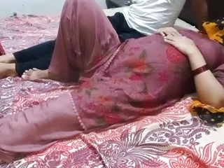 Sardi Me Stepmom Ke Sath Bed Share Kiya To Stepmom Ki Moti Gand Ko Choda With Hindi Audio free video